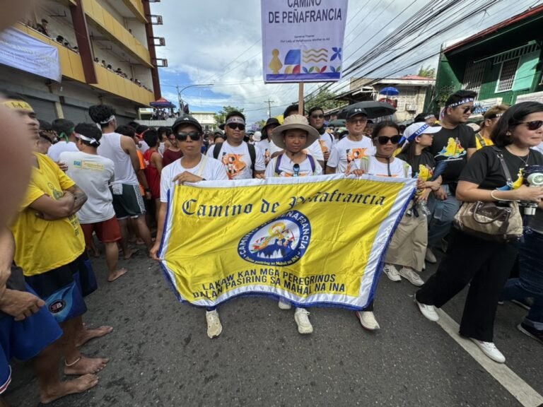 Camino de Peñafrancia Pilgrims join the Traslacion